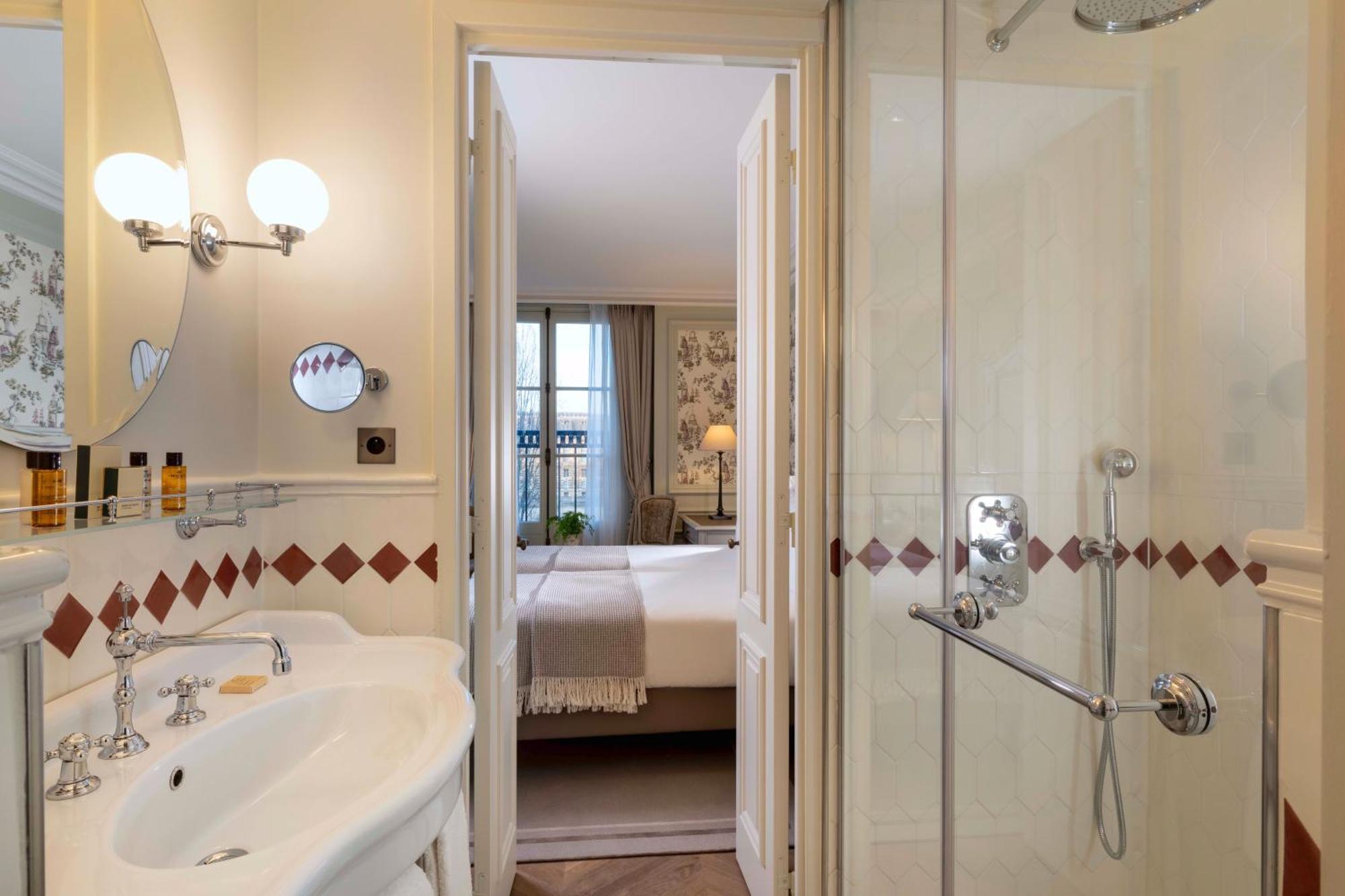 Hotel Du Quai Voltaire Paris Exterior photo